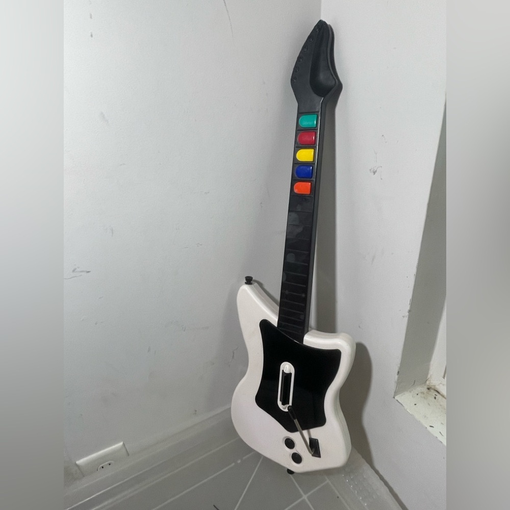 Guitar Hero PS2 Red Octane Wireless Guitar Controller 95025 no dongle WORKS